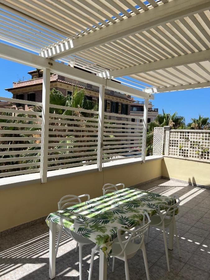 Rome, Beautiful Apartment In A Vintage Building Lido di Ostia Exterior foto