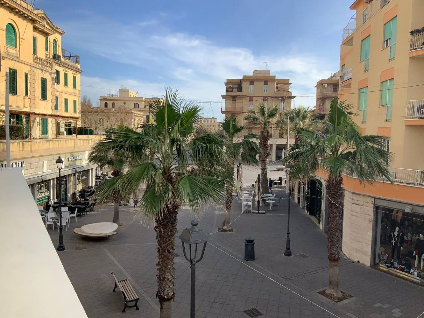 Rome, Beautiful Apartment In A Vintage Building Lido di Ostia Exterior foto