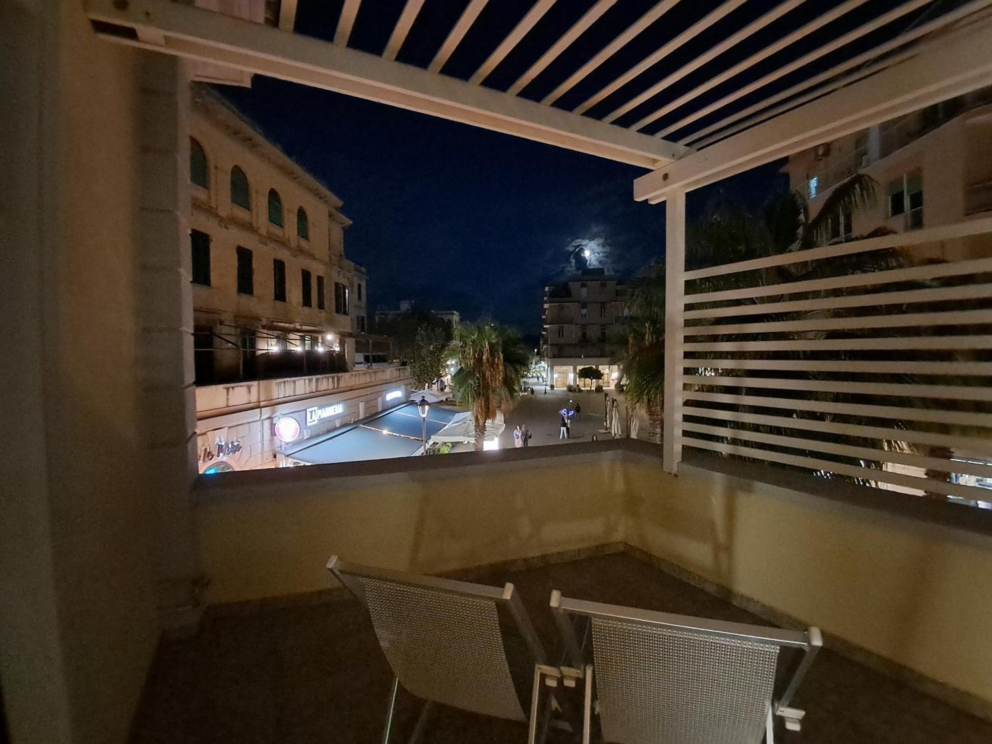 Rome, Beautiful Apartment In A Vintage Building Lido di Ostia Exterior foto