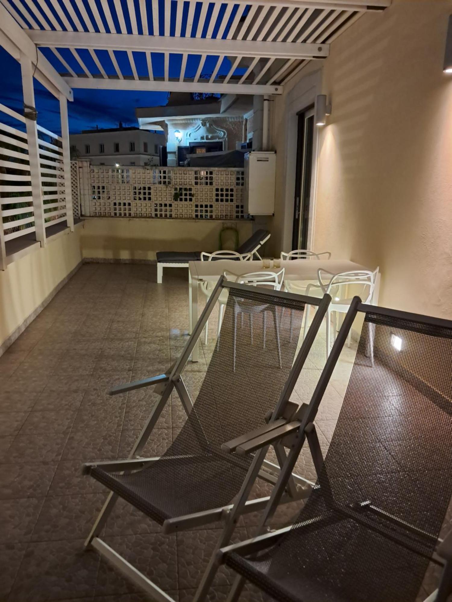 Rome, Beautiful Apartment In A Vintage Building Lido di Ostia Exterior foto